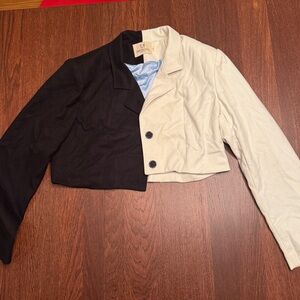 Fashion Brand Company Black and White Cropped Blazer with blue lining SZ L